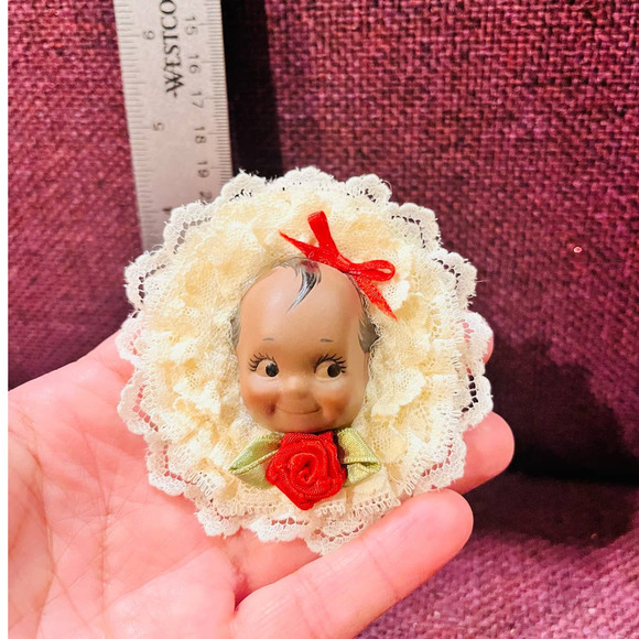 Kewpie Vintage face with lace all around - Picture 2 of 6